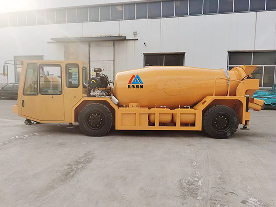 礦用混凝土攪拌運輸車(chē)