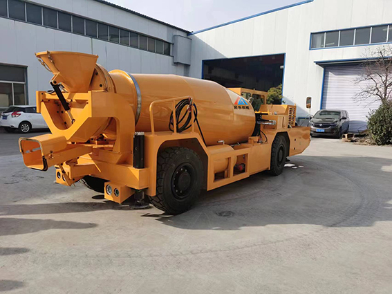 礦用混凝土攪拌運輸車(chē)
