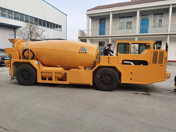 礦用混凝土攪拌運輸車(chē)